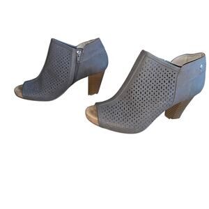 Giani Bernini Angye Memory Foam Perforated Peep Toe Booties - Size 7W ***